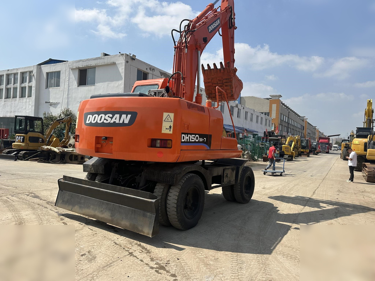 DOOSAN DH150W-7 - Excavadora de ruedas: foto 3 DOOSAN DH150W-7 - Excavadora de ruedas: foto 3