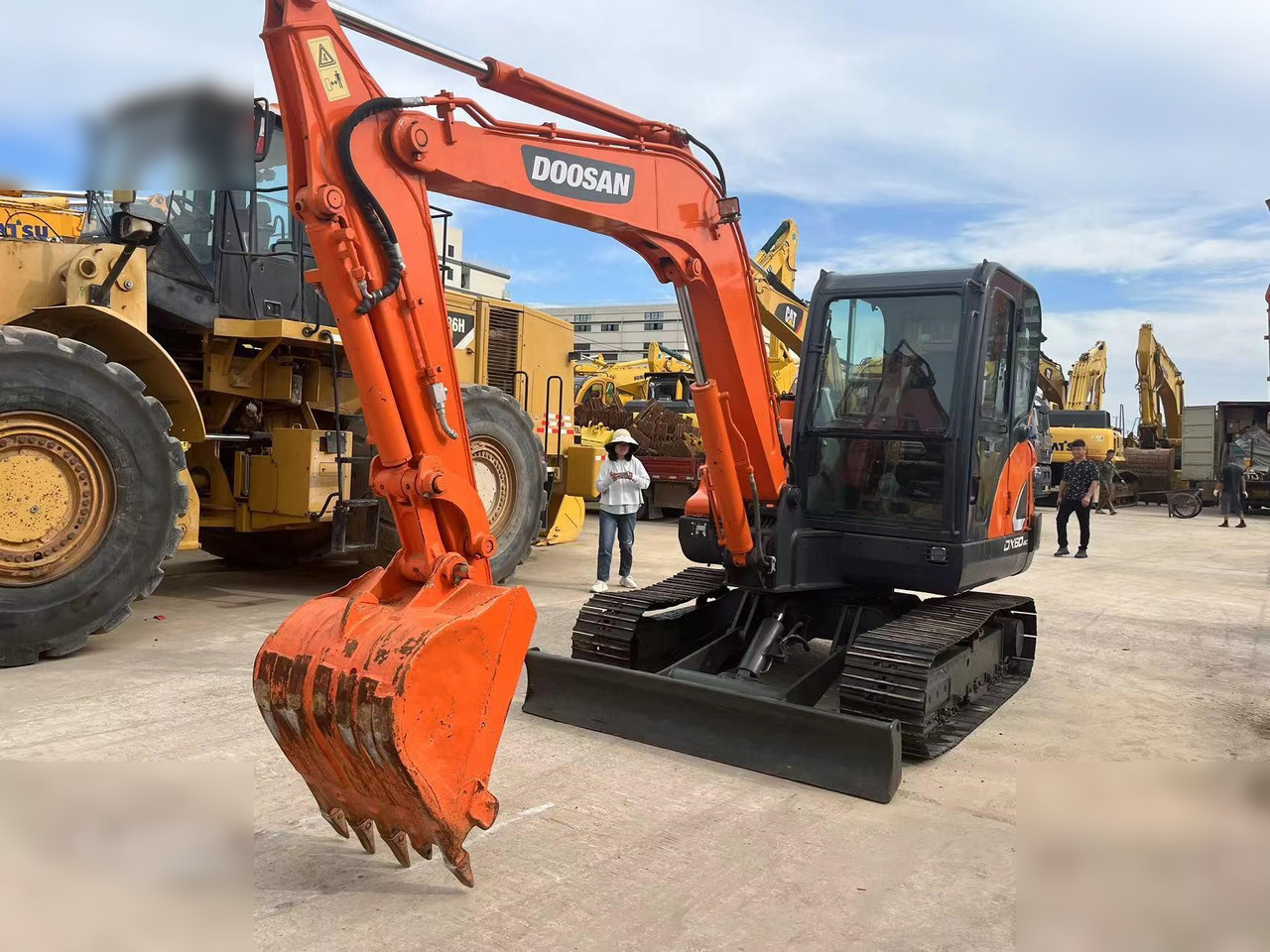 DOOSAN DX60-9C - Excavadora de cadenas: foto 3 DOOSAN DX60-9C - Excavadora de cadenas: foto 3