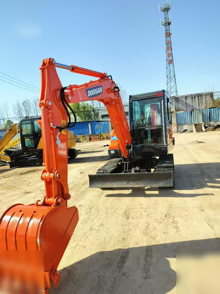 DOOSAN DX60-9C - Excavadora de cadenas: foto 4 DOOSAN DX60-9C - Excavadora de cadenas: foto 4