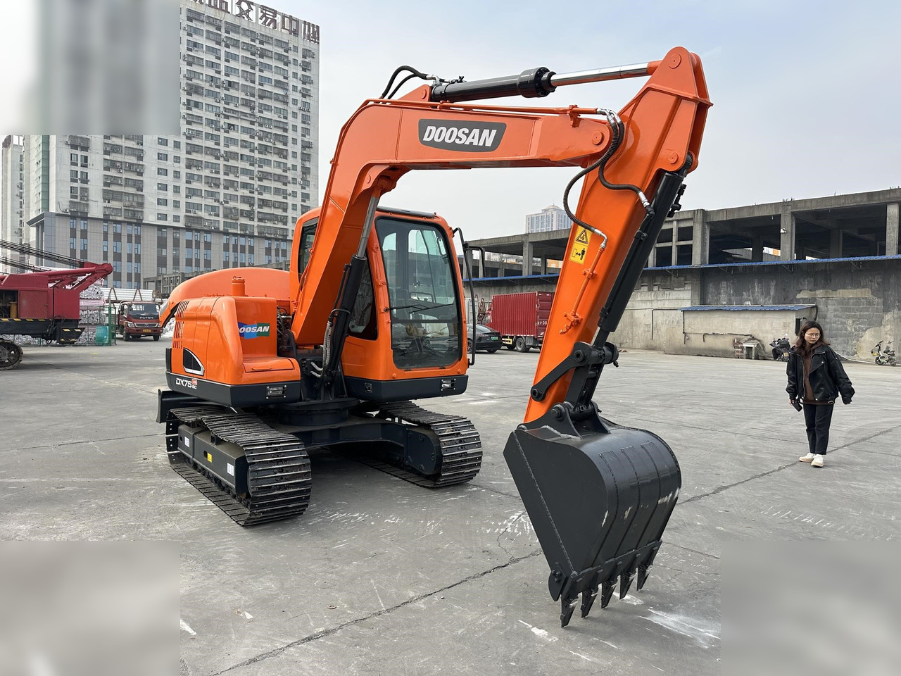 DOOSAN DX75-9CN - Excavadora de cadenas: foto 3 DOOSAN DX75-9CN - Excavadora de cadenas: foto 3