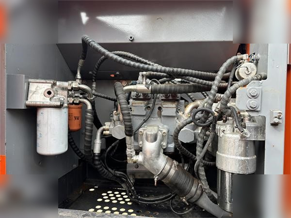 Excavadora de cadenas HITACHI ZX200-3G: foto 7