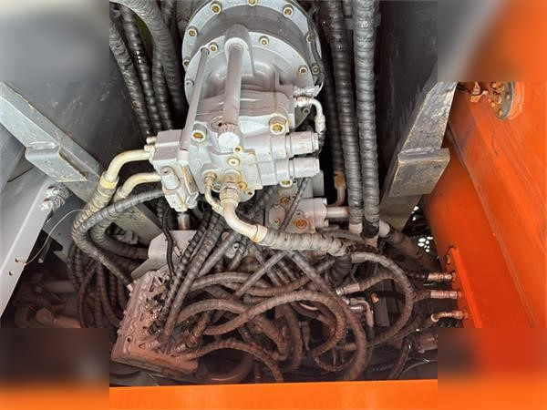 Excavadora de cadenas HITACHI ZX200-3G: foto 6