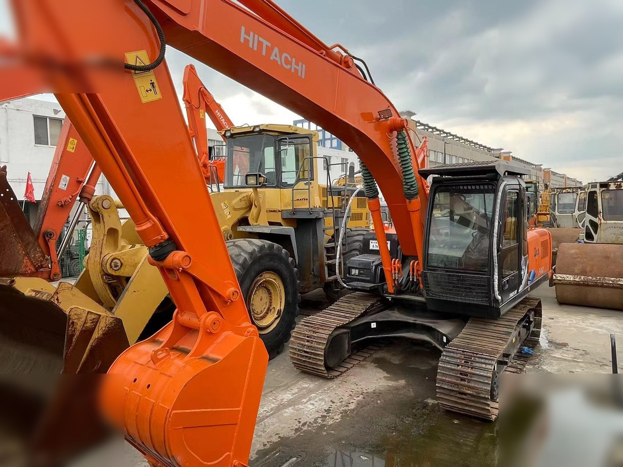 HITACHI ZX200 - Excavadora de cadenas: foto 1 HITACHI ZX200 - Excavadora de cadenas: foto 1