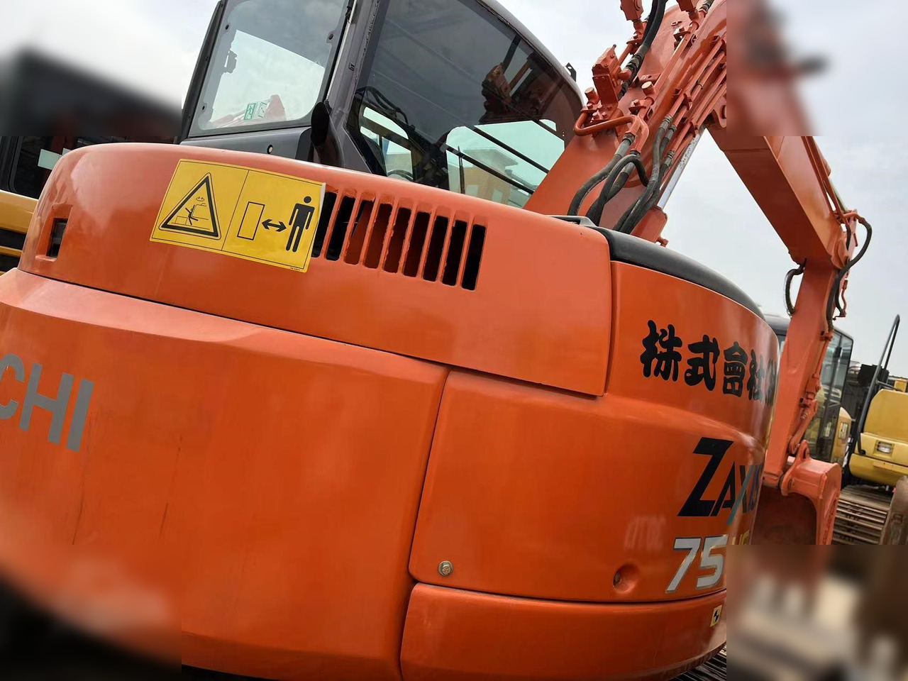 HITACHI ZX75US - Excavadora de cadenas: foto 4 HITACHI ZX75US - Excavadora de cadenas: foto 4