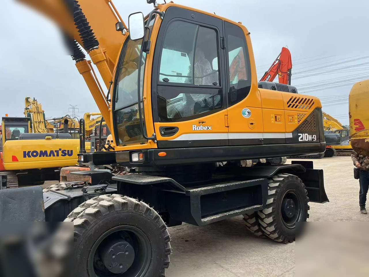 HYUNDAI ROBEX 210W-9 - Excavadora de ruedas: foto 4 HYUNDAI ROBEX 210W-9 - Excavadora de ruedas: foto 4