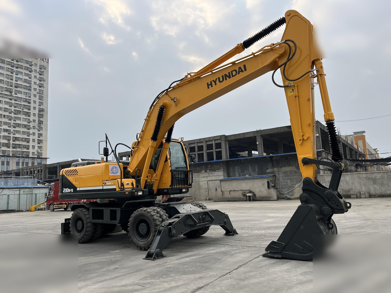 HYUNDAI ROBEX 210W-9 - Excavadora de ruedas: foto 2 HYUNDAI ROBEX 210W-9 - Excavadora de ruedas: foto 2