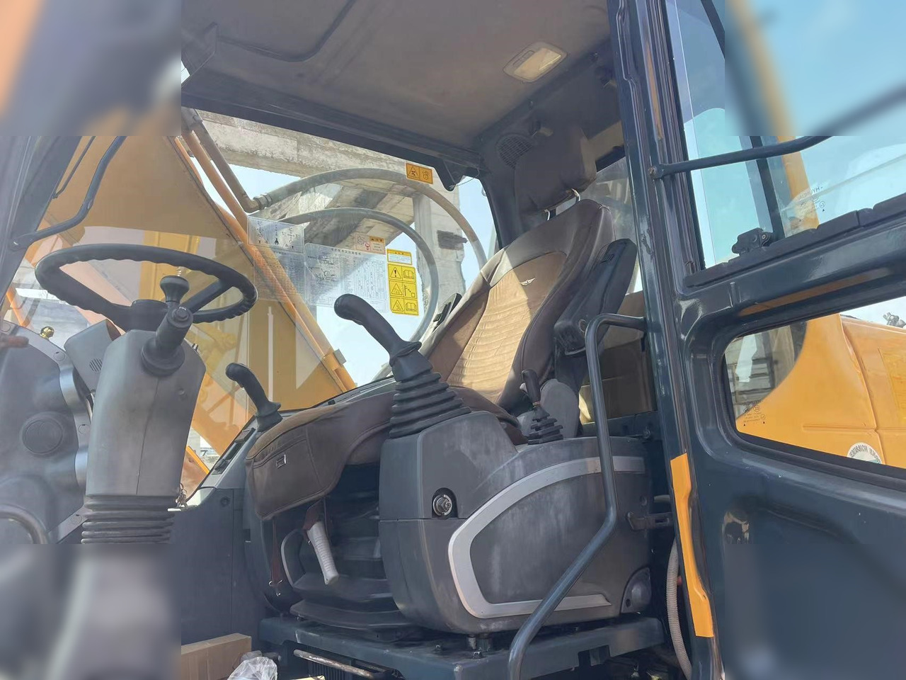 Excavadora de ruedas HYUNDAI ROBEX 210W-9: foto 8 Excavadora de ruedas HYUNDAI ROBEX 210W-9: foto 8