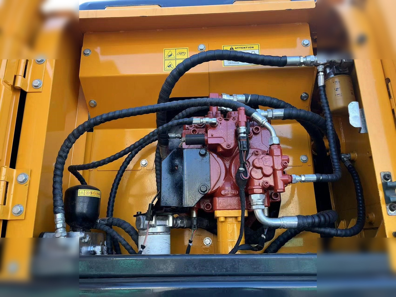 HYUNDAI ROBEX 210W-9 - Excavadora de ruedas: foto 5 HYUNDAI ROBEX 210W-9 - Excavadora de ruedas: foto 5