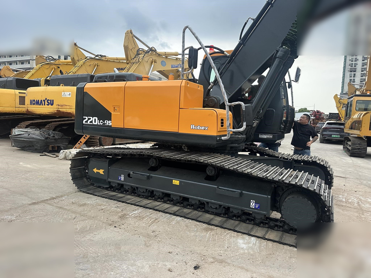 HYUNDAI ROBEX 220 LC-9S - Excavadora de cadenas: foto 4 HYUNDAI ROBEX 220 LC-9S - Excavadora de cadenas: foto 4