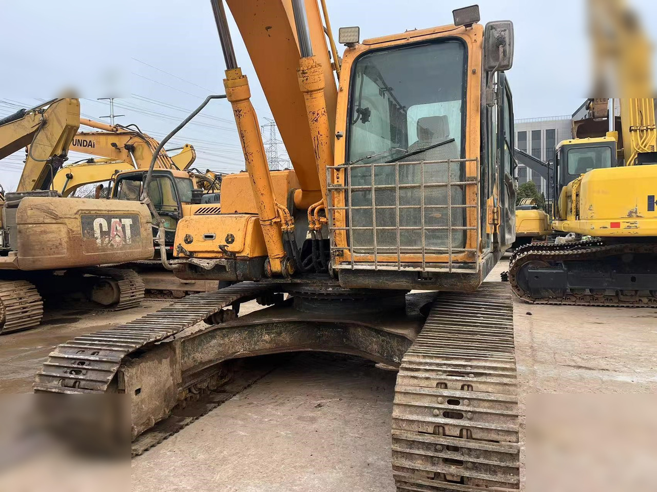 HYUNDAI ROBEX 220 LC-9S - Excavadora de cadenas: foto 4 HYUNDAI ROBEX 220 LC-9S - Excavadora de cadenas: foto 4