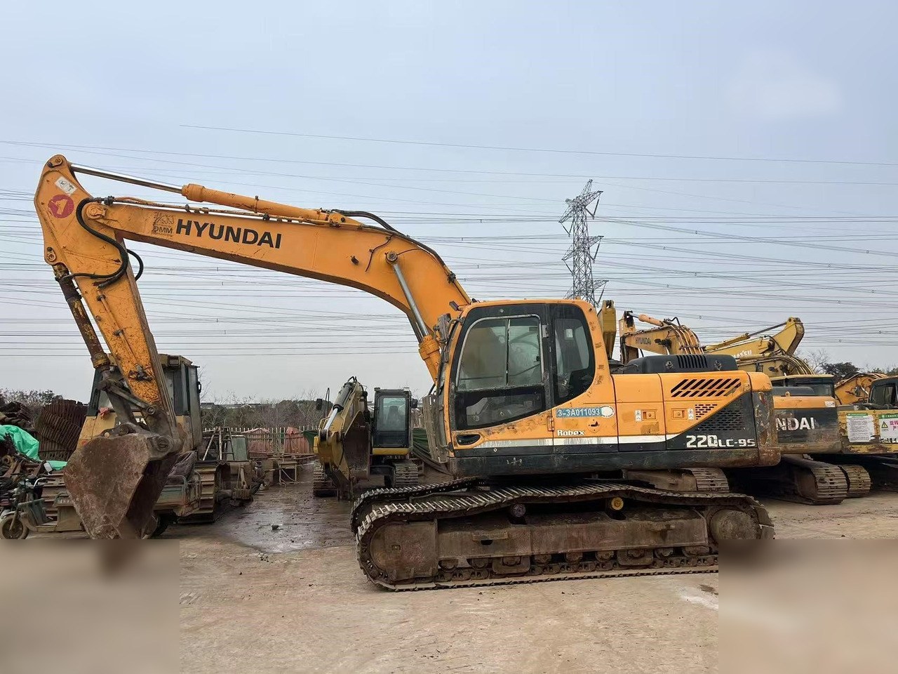HYUNDAI ROBEX 220 LC-9S - Excavadora de cadenas: foto 1 HYUNDAI ROBEX 220 LC-9S - Excavadora de cadenas: foto 1