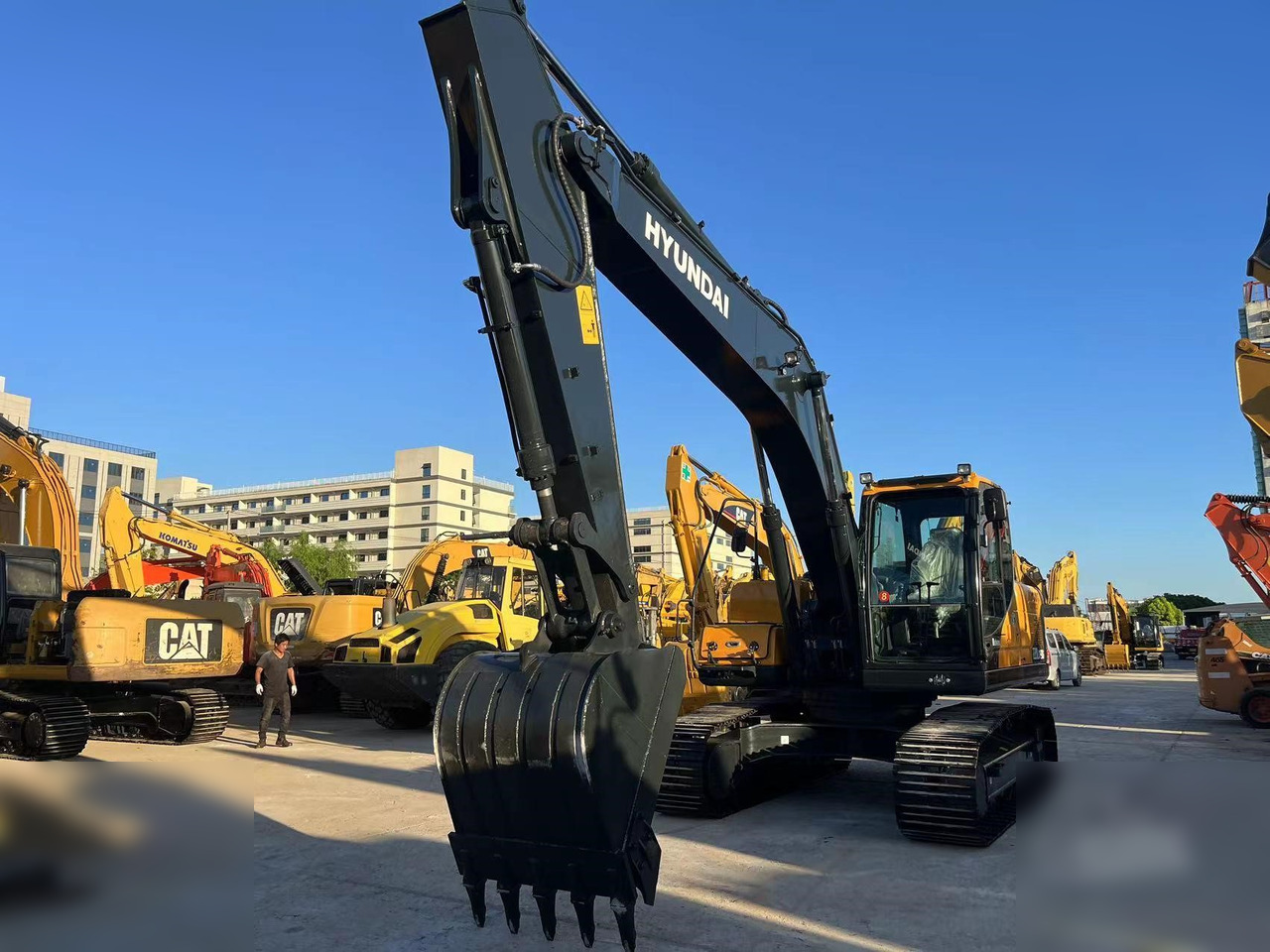 HYUNDAI ROBEX 220 LC-9S - Excavadora de cadenas: foto 3 HYUNDAI ROBEX 220 LC-9S - Excavadora de cadenas: foto 3