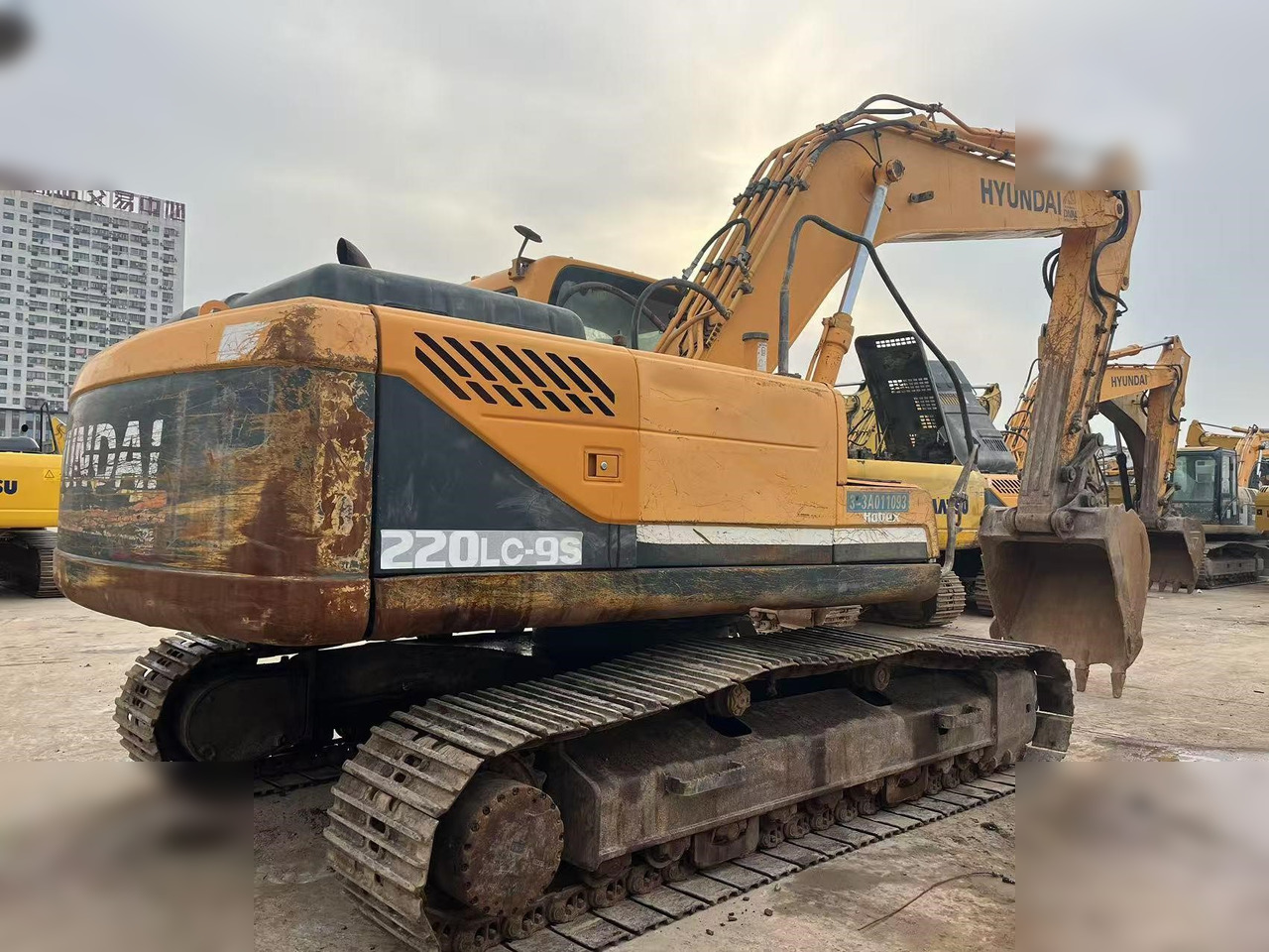 HYUNDAI ROBEX 220 LC-9S - Excavadora de cadenas: foto 2 HYUNDAI ROBEX 220 LC-9S - Excavadora de cadenas: foto 2