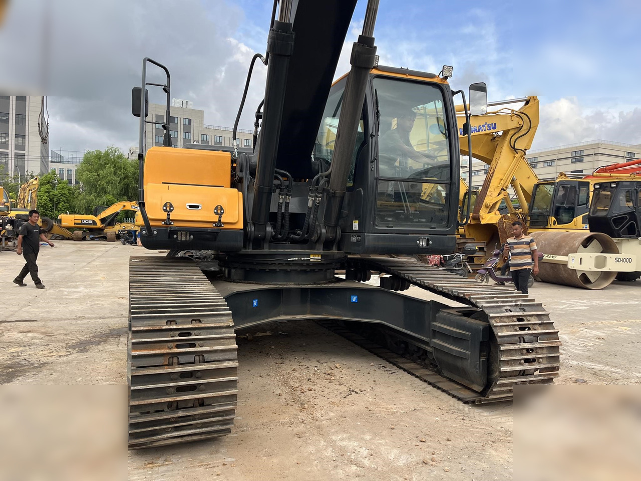 HYUNDAI ROBEX 300 LC-9 - Excavadora de cadenas: foto 4 HYUNDAI ROBEX 300 LC-9 - Excavadora de cadenas: foto 4