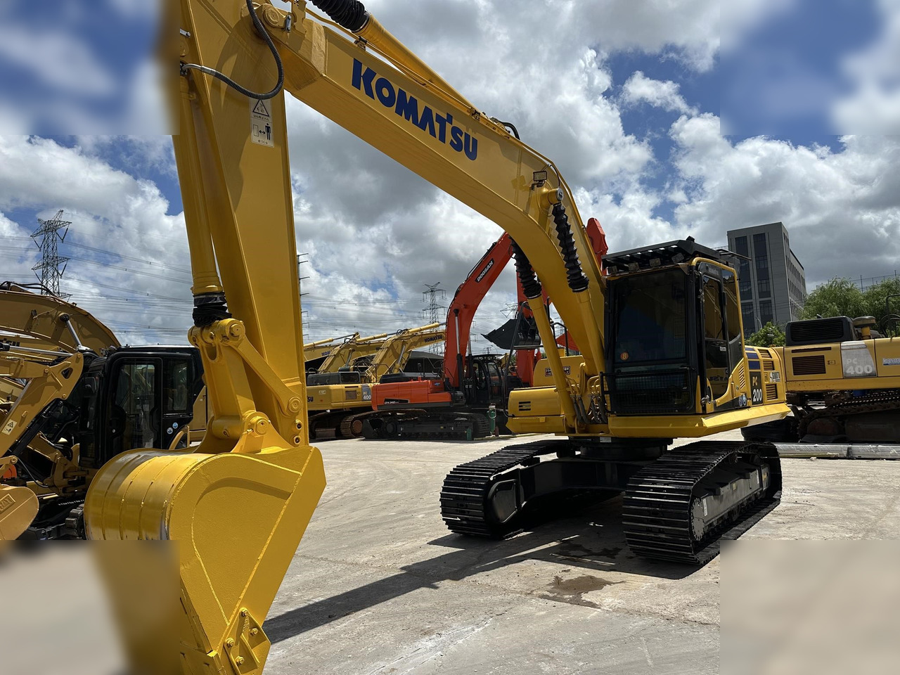 KOMATSU PC200-8 - Excavadora de cadenas: foto 2 KOMATSU PC200-8 - Excavadora de cadenas: foto 2