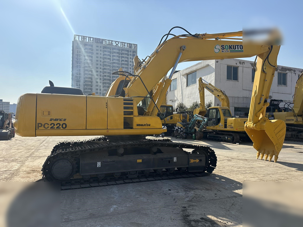 KOMATSU PC220-6 - Excavadora de cadenas: foto 4 KOMATSU PC220-6 - Excavadora de cadenas: foto 4