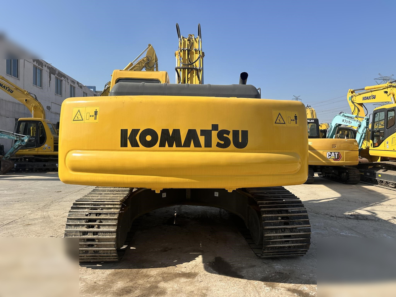 KOMATSU PC220-6 - Excavadora de cadenas: foto 2 KOMATSU PC220-6 - Excavadora de cadenas: foto 2