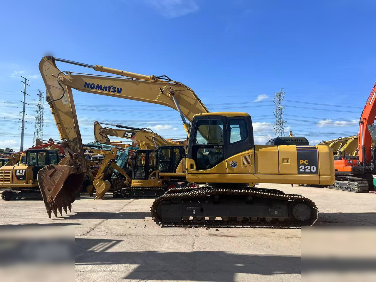 KOMATSU PC220-7 - Excavadora de cadenas: foto 1 KOMATSU PC220-7 - Excavadora de cadenas: foto 1