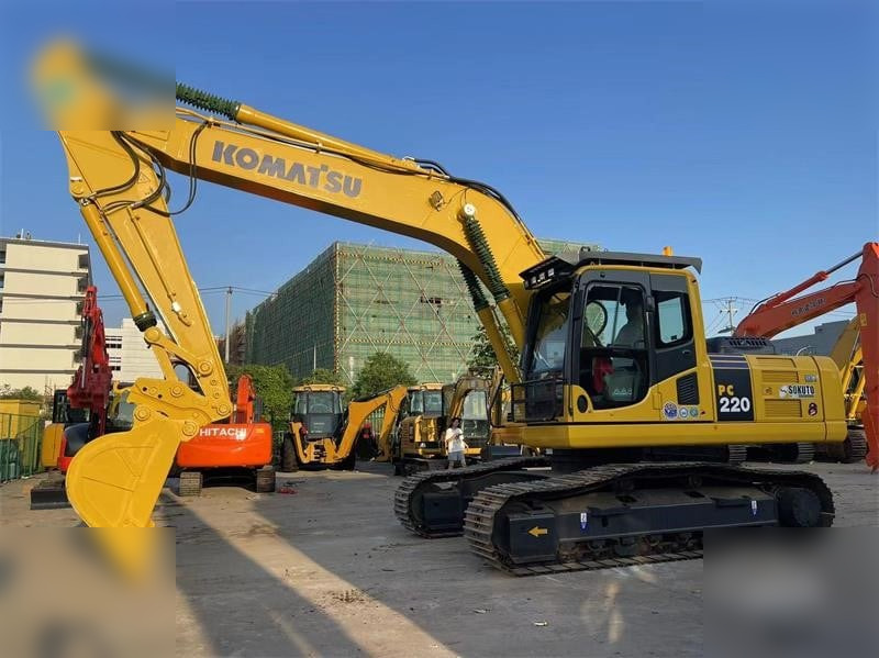 KOMATSU PC220-8 - Excavadora de cadenas: foto 2 KOMATSU PC220-8 - Excavadora de cadenas: foto 2