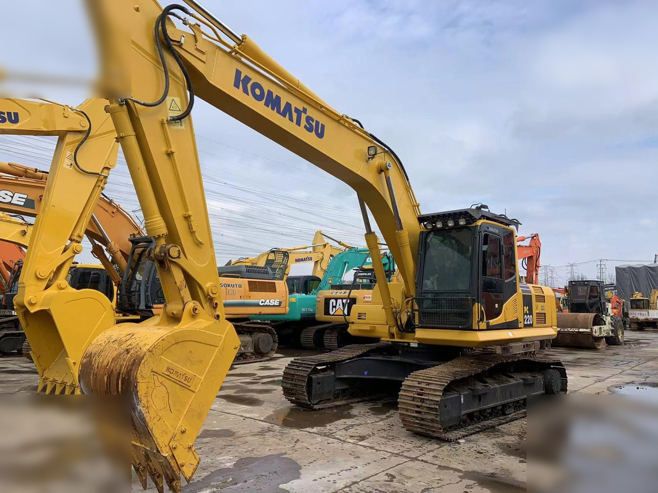 KOMATSU PC220-8 - Excavadora de cadenas: foto 1 KOMATSU PC220-8 - Excavadora de cadenas: foto 1