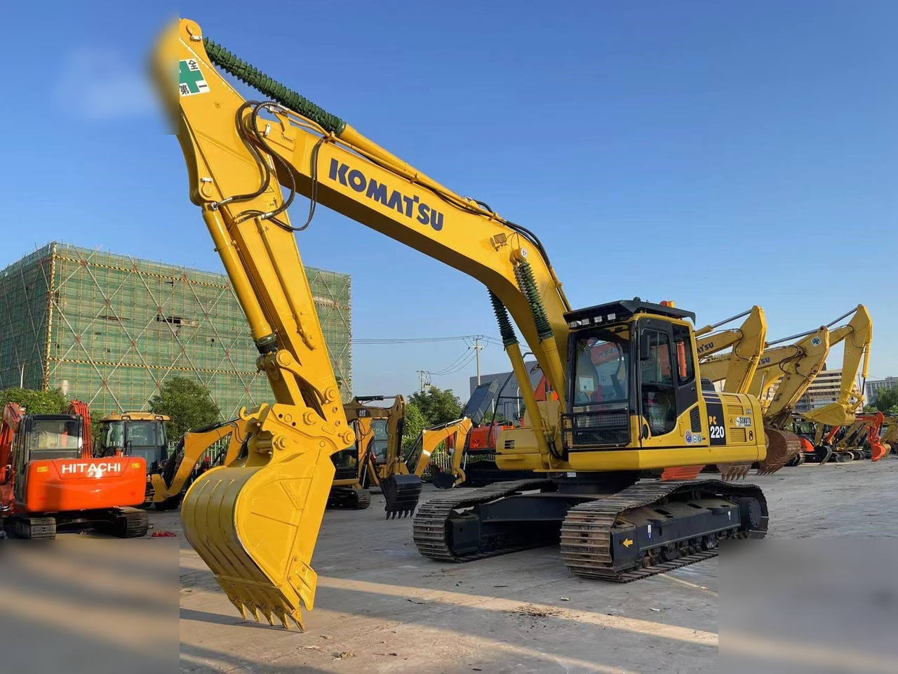 KOMATSU PC220-8 - Excavadora de cadenas: foto 2 KOMATSU PC220-8 - Excavadora de cadenas: foto 2