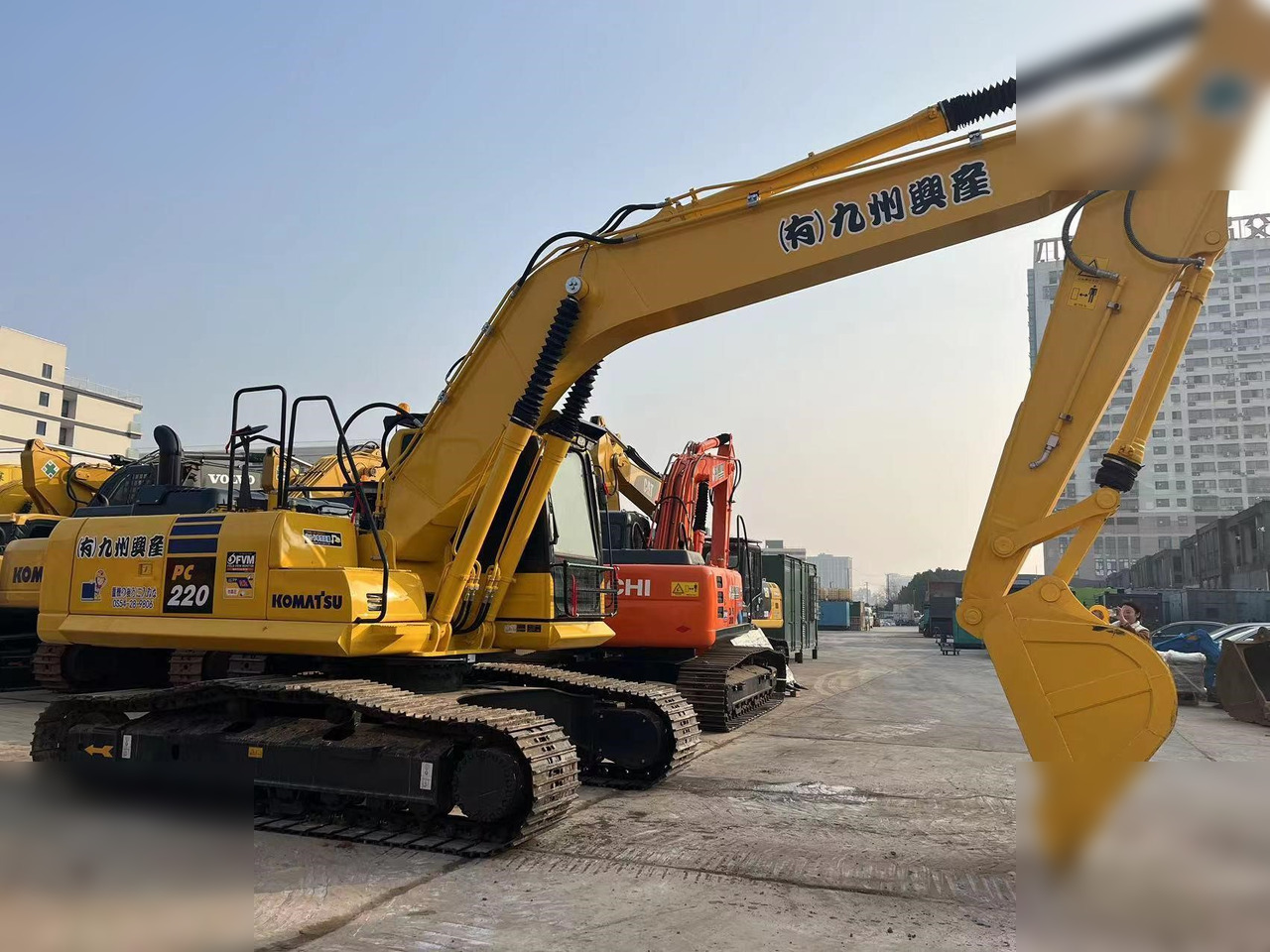 KOMATSU PC220-8M0 - Excavadora de cadenas: foto 5 KOMATSU PC220-8M0 - Excavadora de cadenas: foto 5
