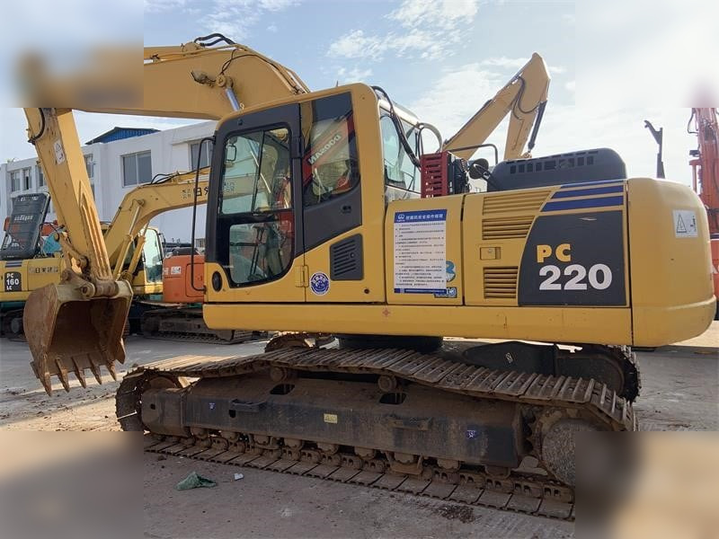 KOMATSU PC220-8N1 - Excavadora de cadenas: foto 3 KOMATSU PC220-8N1 - Excavadora de cadenas: foto 3