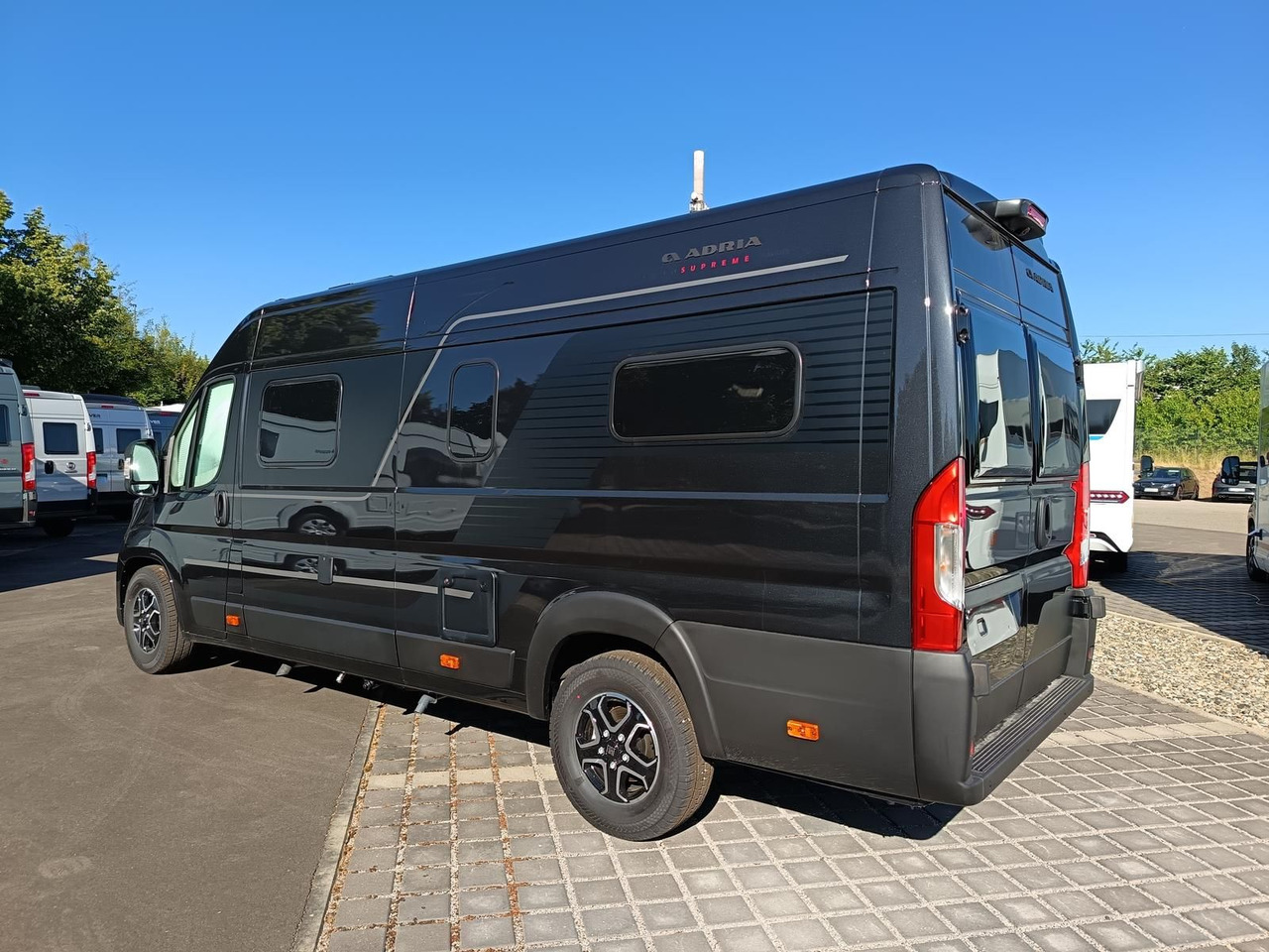 Adria Twin Edition 640 SGX Maxi 132kW*138L KÜHLSCHRANK - Cámper: foto 4 Adria Twin Edition 640 SGX Maxi 132kW*138L KÜHLSCHRANK - Cámper: foto 4