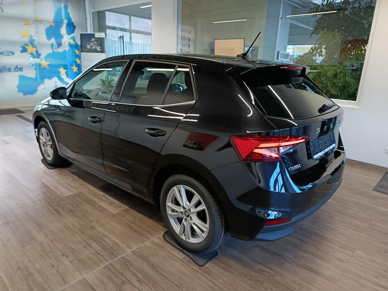 Skoda Fabia 130 Jahre 1,0 TSI*AHK-VORBER.*5J.GARANTIE* - Sedan: foto 4 Skoda Fabia 130 Jahre 1,0 TSI*AHK-VORBER.*5J.GARANTIE* - Sedan: foto 4