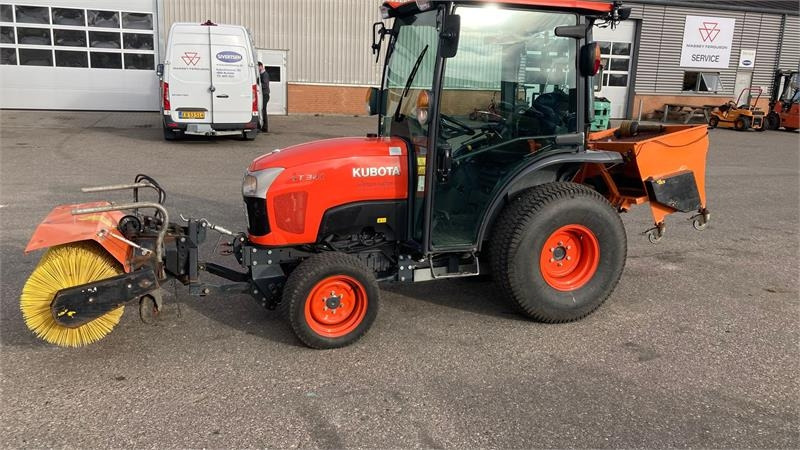 Kubota ST341 inkl. 150 cm kost og udlægger - Tractor municipal: foto 2 Kubota ST341 inkl. 150 cm kost og udlægger - Tractor municipal: foto 2