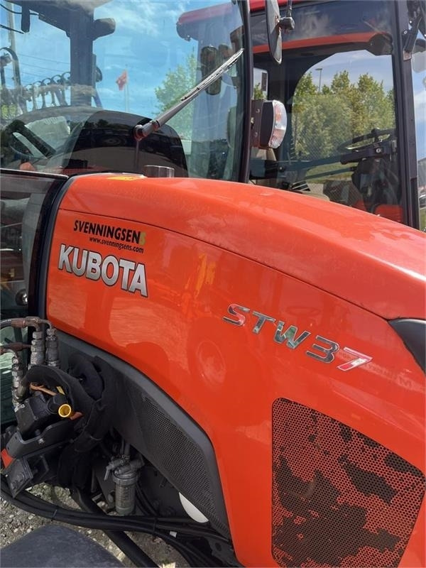 Kubota STW37 - Tractor municipal: foto 5 Kubota STW37 - Tractor municipal: foto 5
