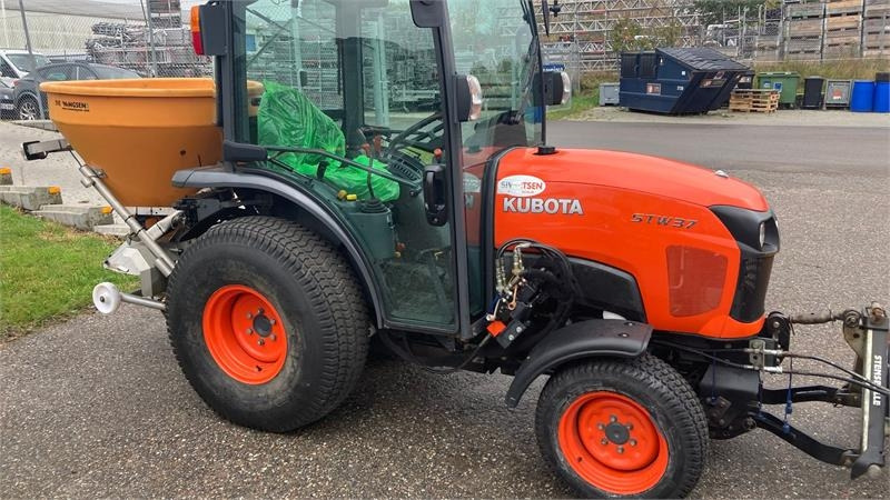 Kubota STW37 Kompakttraktor  - Tractor municipal: foto 2 Kubota STW37 Kompakttraktor  - Tractor municipal: foto 2