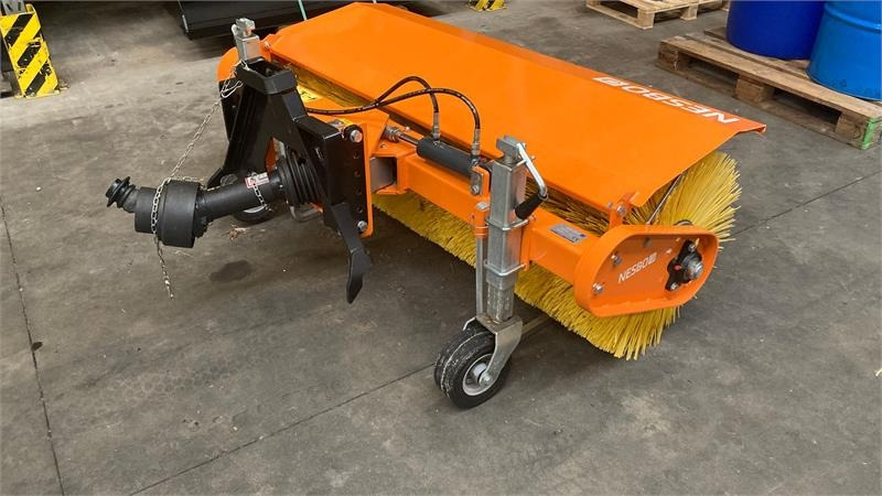 Nesbo FM 1500 P 1000H PTO - A-ramme kat. 1SS - Barredora cucharón: foto 3 Nesbo FM 1500 P 1000H PTO - A-ramme kat. 1SS - Barredora cucharón: foto 3