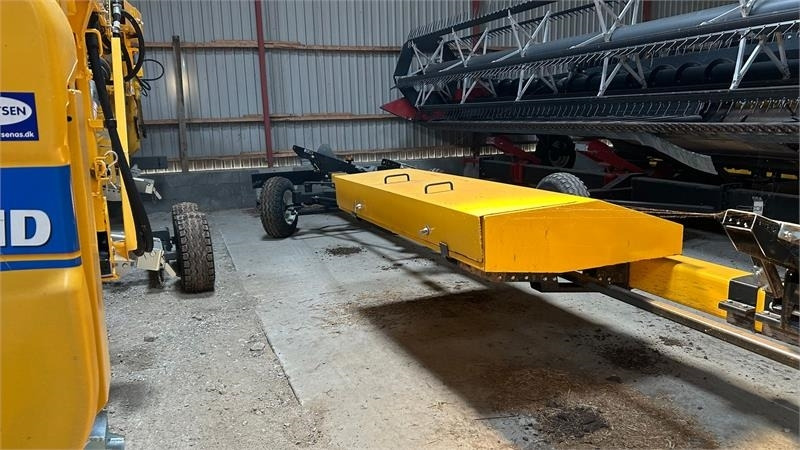 New Holland 4 hjulet skærebordsvogn - Carro de cosechadora: foto 2 New Holland 4 hjulet skærebordsvogn - Carro de cosechadora: foto 2