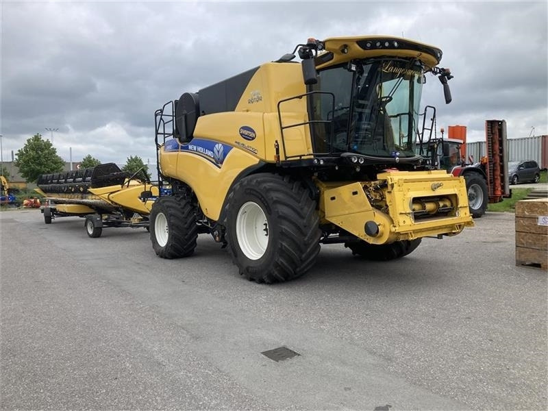 New Holland CR9.90 Med 35 fods Varifeed mm - Cosechadora de granos: foto 2 New Holland CR9.90 Med 35 fods Varifeed mm - Cosechadora de granos: foto 2