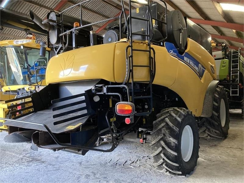 New Holland CR9090 35 fod VF bord og 4wd mm. - Cosechadora de granos: foto 3 New Holland CR9090 35 fod VF bord og 4wd mm. - Cosechadora de granos: foto 3