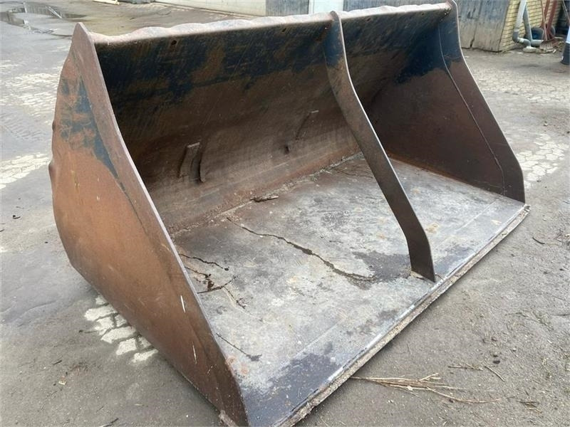 New Holland SKOVL Korn/flisskovl med CNH teleskopophæng - Cazo para Maquinaria de construcción: foto 2 New Holland SKOVL Korn/flisskovl med CNH teleskopophæng - Cazo para Maquinaria de construcción: foto 2