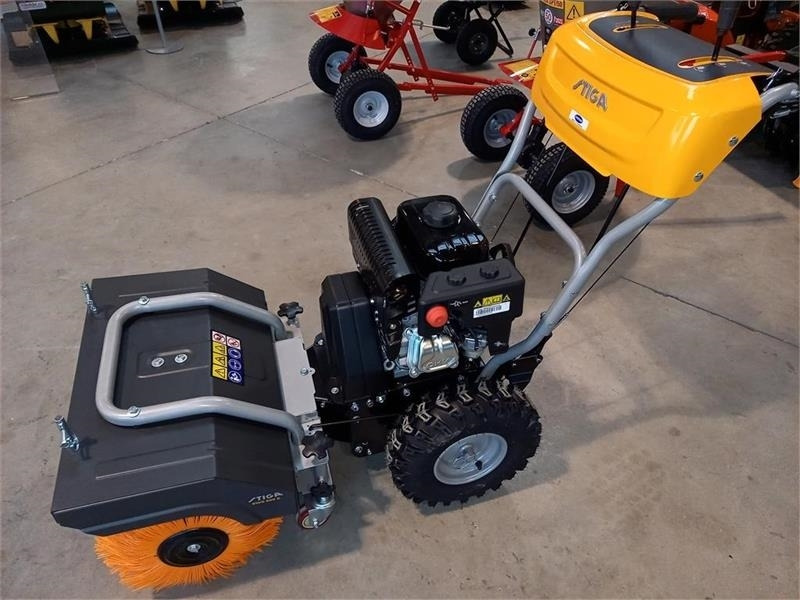 - - - Stiga SWS 800G - Barredora industrial: foto 1 - - - Stiga SWS 800G - Barredora industrial: foto 1