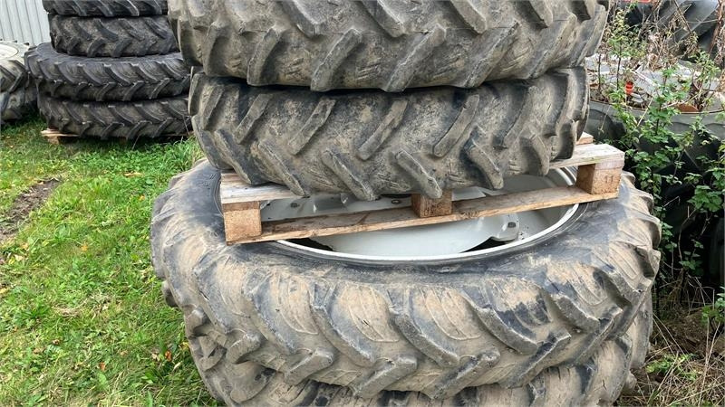 Taurus 270/95R32 - 300/95R46 - Neumático para Maquinaria agrícola: foto 1 Taurus 270/95R32 - 300/95R46 - Neumático para Maquinaria agrícola: foto 1