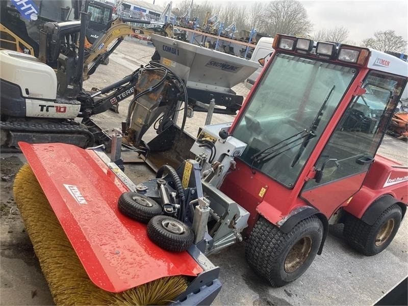 Timan Tool-Trac 245 - Tractor municipal: foto 2 Timan Tool-Trac 245 - Tractor municipal: foto 2