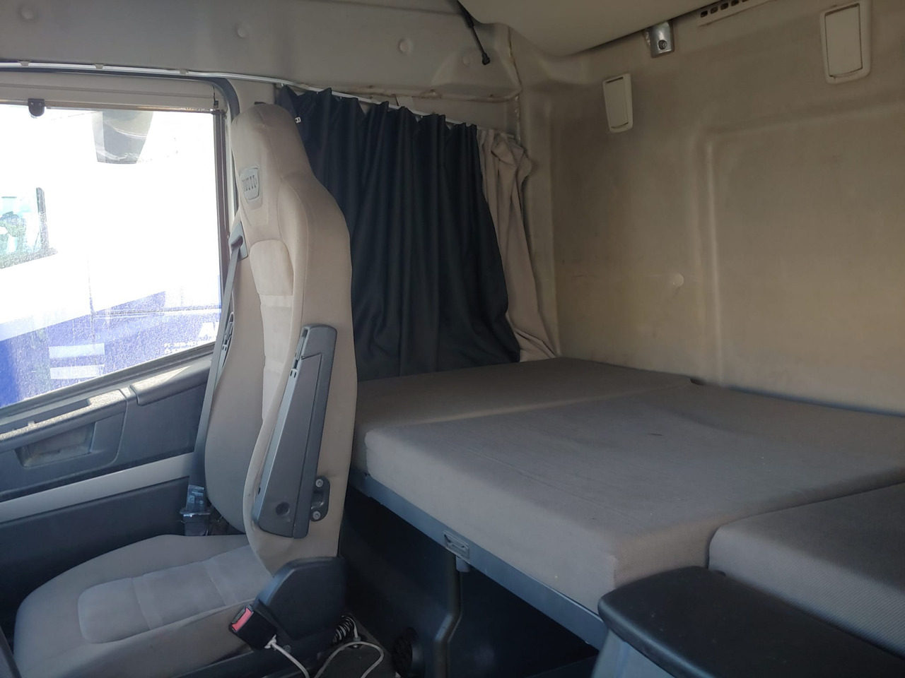 Camión chasis para transporte de equipos pesados IVECO AS190S50FP: foto 12