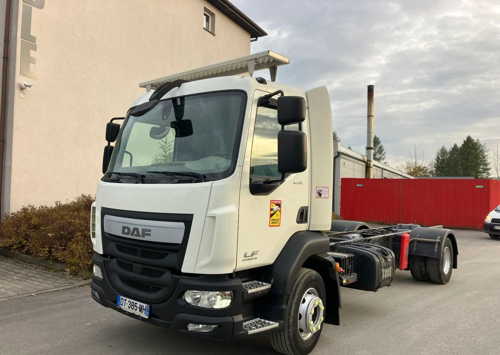 DAF Daf FL 16.250 euro  6 ramo do zabudowy - Camión chasis: foto 1 DAF Daf FL 16.250 euro  6 ramo do zabudowy - Camión chasis: foto 1