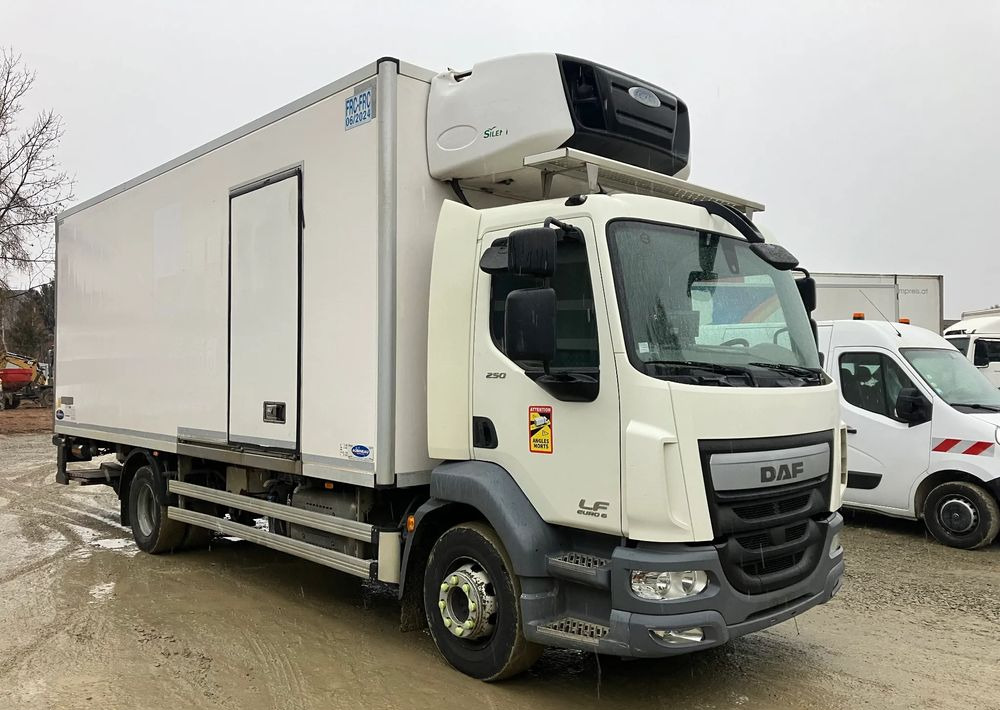 DAF Daf LF 16.250 chłodnia multi temperatura 16 palet - Camión frigorífico: foto 2 DAF Daf LF 16.250 chłodnia multi temperatura 16 palet - Camión frigorífico: foto 2