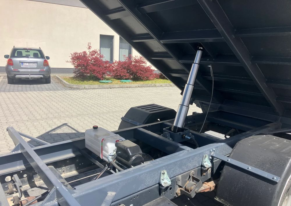 Iveco Iveco daily 35C13 wywrotka solidny kiper - Furgoneta basculante: foto 2 Iveco Iveco daily 35C13 wywrotka solidny kiper - Furgoneta basculante: foto 2