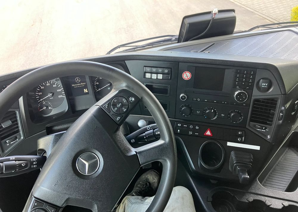 Mercedes-Benz ANTOS 1830 solidny kiper wywrotka blokada mostu - Camión volquete: foto 3 Mercedes-Benz ANTOS 1830 solidny kiper wywrotka blokada mostu - Camión volquete: foto 3