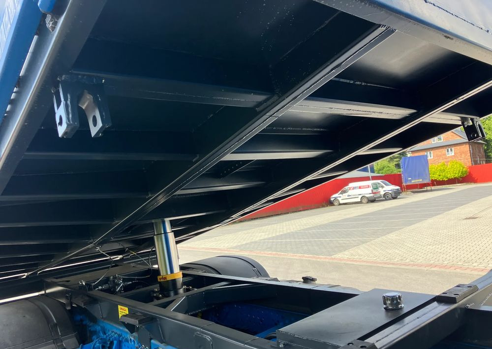 Mercedes-Benz ANTOS 1830 solidny kiper wywrotka blokada mostu - Camión volquete: foto 4 Mercedes-Benz ANTOS 1830 solidny kiper wywrotka blokada mostu - Camión volquete: foto 4