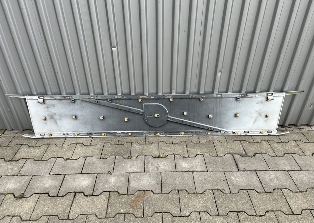 Blenda na maskę Volvo FH5 euro 6 FH 5 - Capota para Camión: foto 2 Blenda na maskę Volvo FH5 euro 6 FH 5 - Capota para Camión: foto 2