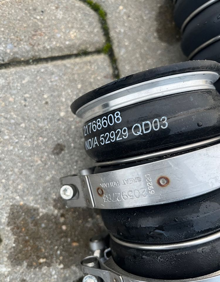 Guma chłodnicy Volvo FH5 Aero łącznik jak NOWA - Sistema de refrigeración para Camión: foto 3 Guma chłodnicy Volvo FH5 Aero łącznik jak NOWA - Sistema de refrigeración para Camión: foto 3