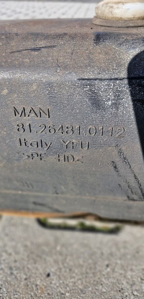 MAN TG3 TGX TGS ZBIORNICZEK PŁYNU DO SPRYSKIWACZY 81.26481.0112 - Limpiaparabrisas para Camión: foto 2 MAN TG3 TGX TGS ZBIORNICZEK PŁYNU DO SPRYSKIWACZY 81.26481.0112 - Limpiaparabrisas para Camión: foto 2