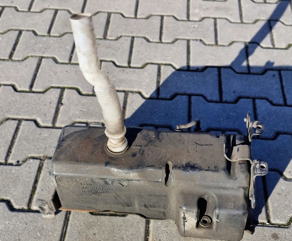 MAN TG3 TGX TGS ZBIORNICZEK PŁYNU DO SPRYSKIWACZY 81.26481.0112 - Limpiaparabrisas para Camión: foto 1 MAN TG3 TGX TGS ZBIORNICZEK PŁYNU DO SPRYSKIWACZY 81.26481.0112 - Limpiaparabrisas para Camión: foto 1